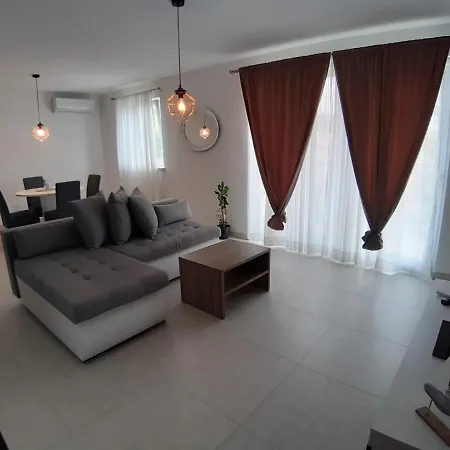 Skender Podstrana